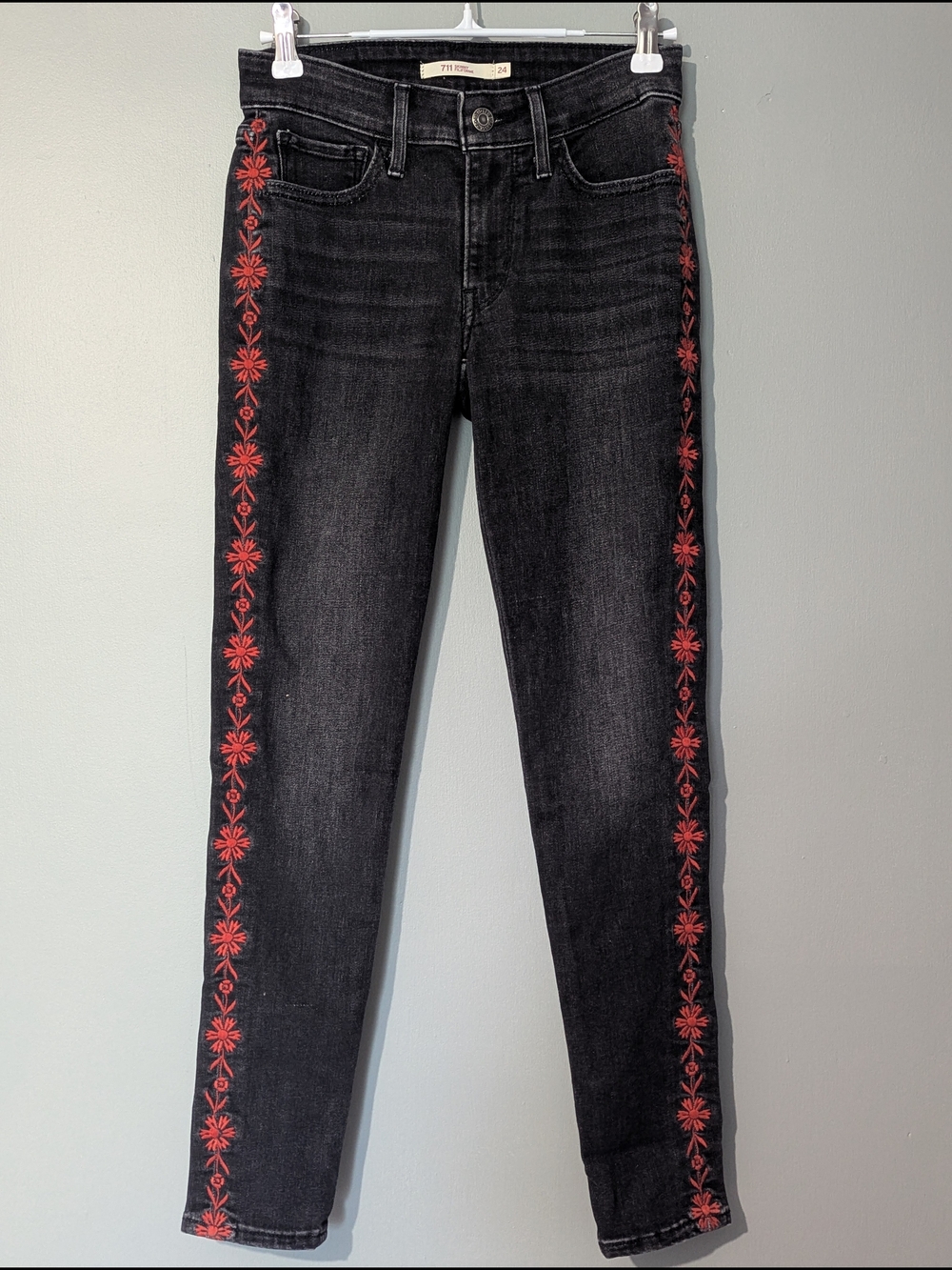 Levi's 711 Skinny Ankle Women's Black‎ Denim Jeans Red Floral Embroidery